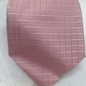 Men's Light Pink Grid Tie - Sleek Formal Accessory